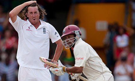 England's Ryan Sidebottom holds his head as West Indies' Ramnaresh Sarwan scores runs