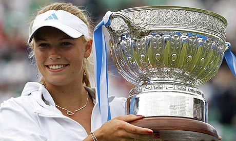 hot caroline wozniacki pics. Caroline Wozniacki holds up