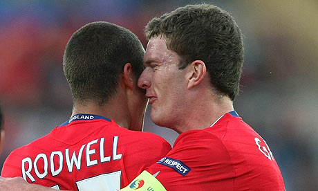 Jack Rodwell celebrates with Craig Gardner