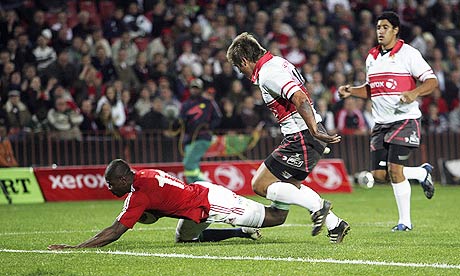 Ugo Monye scores the Lions' eighth try against the Golden Lions