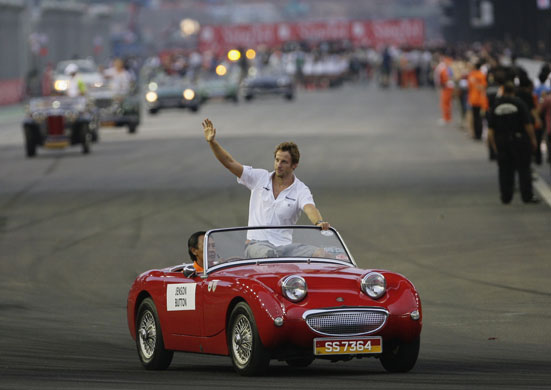 Singapore GP: Jenson Button waves
