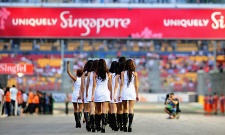 Singapore GP: The grid girls go to work