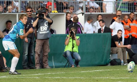 Toulon's Jonny Wilkinson prepares to kick a conversion during the Heineken Cup match against Ospreys