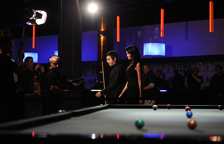 Power Snooker: Ronnie O'Sullivan walks to the table accompanied by  
