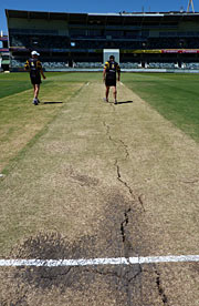 Cracks-at-the-WACA-001.jpg