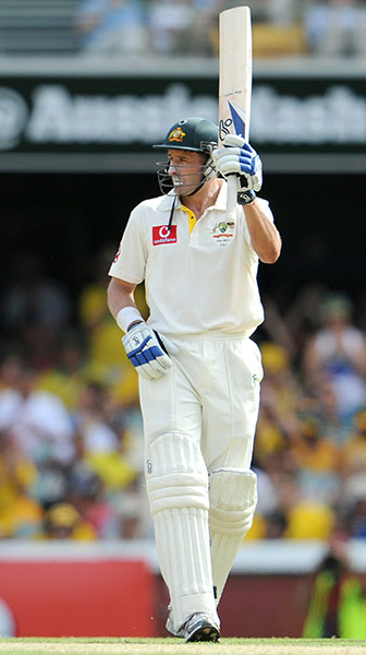 Ashes 2010: Michael Hussey reaches his half-century