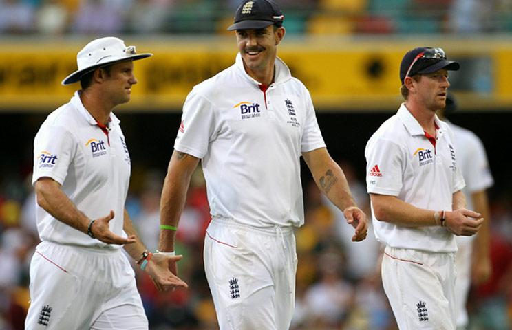 Ashes 2010: England go off for bad light