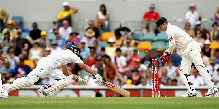 Ashes 2010: Brad Haddin stumps Andrew Strauss