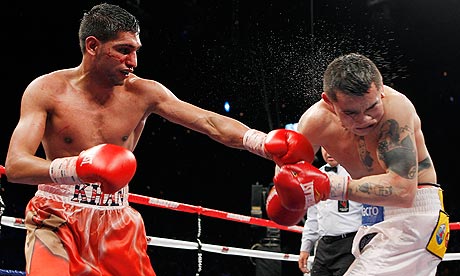 Amir-Khan-hits-Marcos-Mai-007.jpg