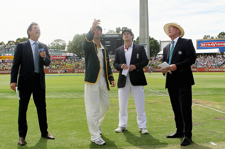 Ashes 2010: Ricky Ponting tosses the coin