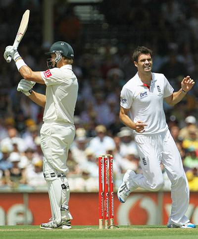 Ashes 2010: Shane Watson goes for the review