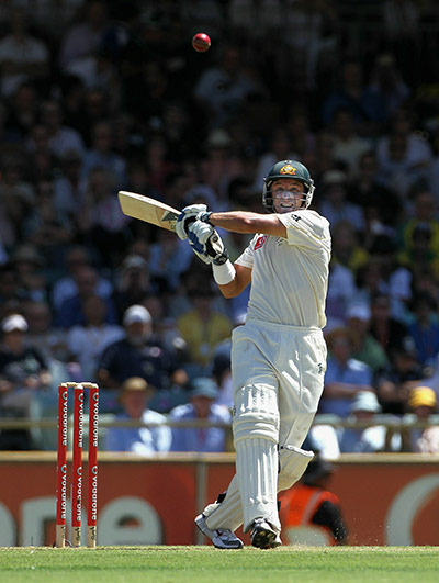 Ashes 2010: Mike Hussey pulls a four