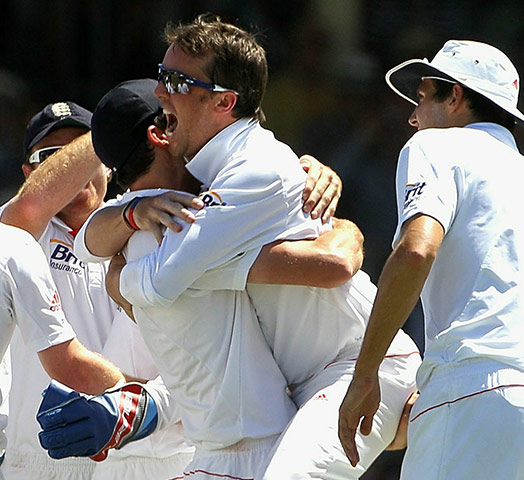 Ashes 2010: Graeme Swann celebrates the wicket of Mike Hussey
