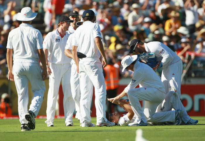 Ashes 2010: Jimmy Anderson catches Mitchell Johnson