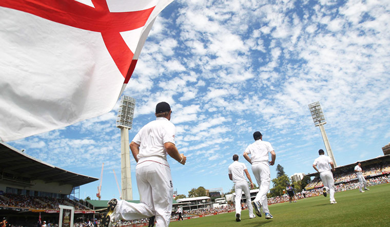 Ashes 2010: England's players run out for day three