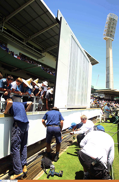Ashes 2010: Sightscreen trouble at the Waca
