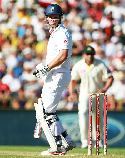 Ashes 2010: Andrew Strauss falls to Ricky Ponting