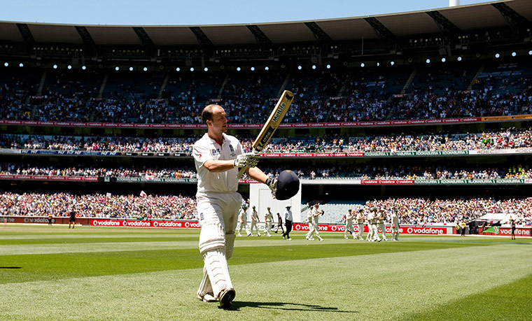 Ashes 2010: Jon Trott walks off