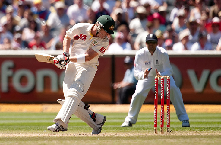 Ashes 2010: Brad Haddin gets hit