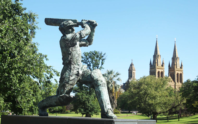 Ashes 2010: Don Bradman statue