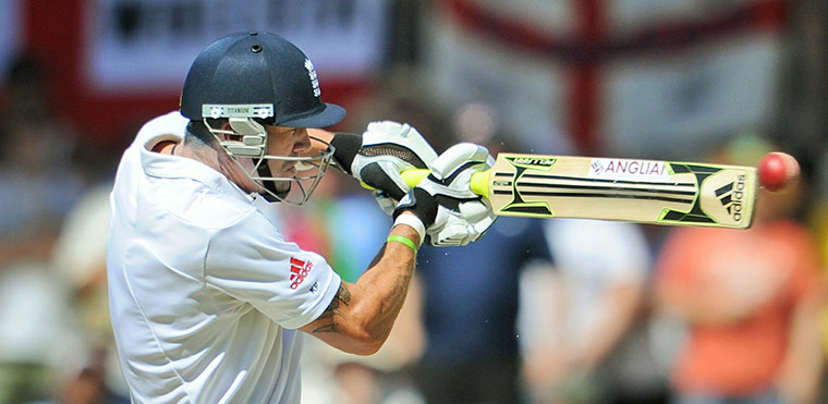 Ashes 2010: Kevin Pietersen pulls for four