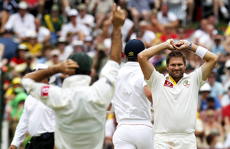 Ashes 2010: Second Test: Ryan Harris lbw appeal against Kevin Pietersen