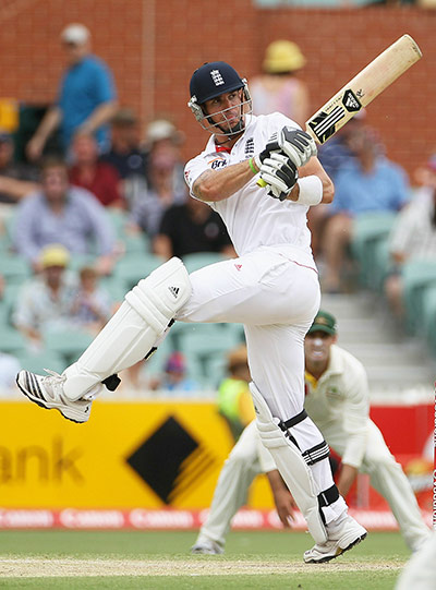 Ashes 2010: Second Test: Kevin Pietersen plays a pull shot