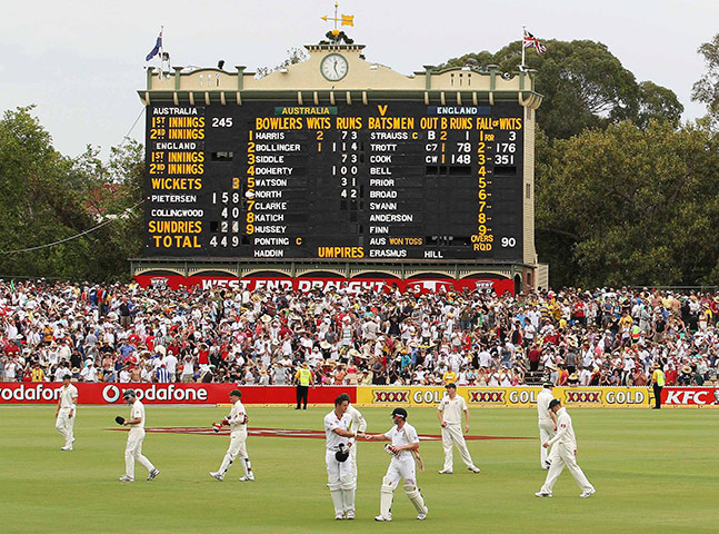 Ashes 2010: Kevin Pietersen and Paul Collingwood walk off for lunch