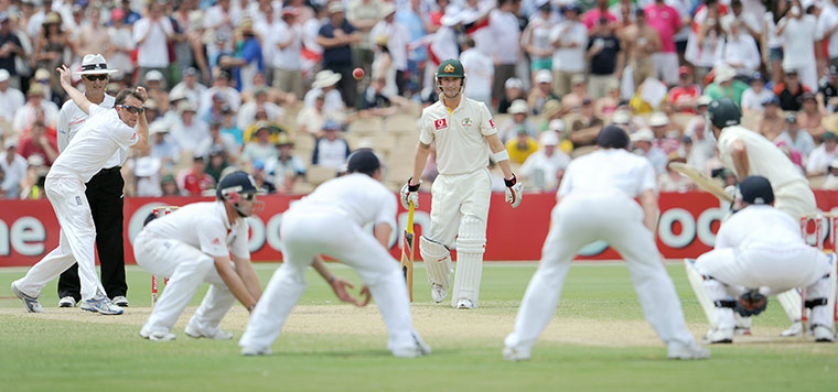 Ashes 2010: Graeme Swann bowls to Mike Hussey