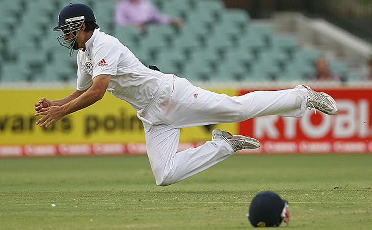 Ashes: Alastair Cook dives to take a catch to dismiss Michael Clarke