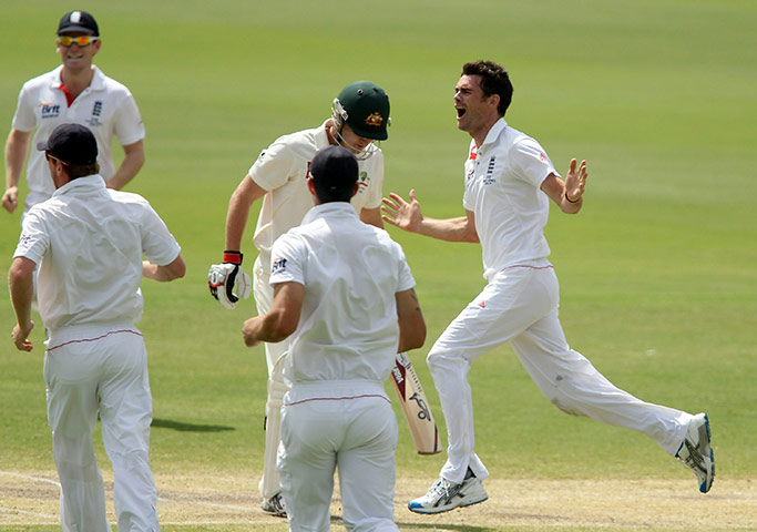 Ashes 2010: Second Test: James Anderson dismisses Ryan Harris
