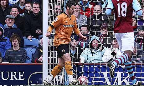 Soccer - Barclays Premier League - Burnley v Wolverhampton Wanderers - Turf Moor