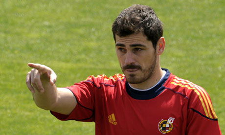 http://static.guim.co.uk/sys-images/Sport/Pix/pictures/2010/6/16/1276676469743/Spains-goalkeeper-and-cap-006.jpg