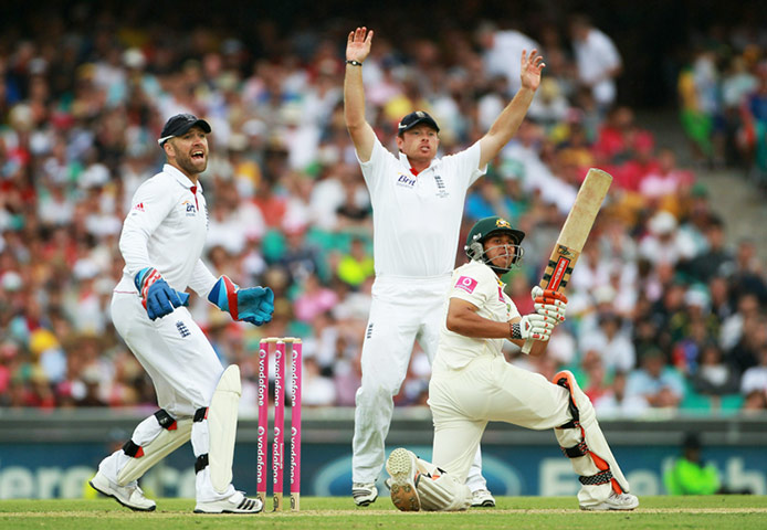 Ashes 2010: Usman Khawaja falls to Graeme Swann