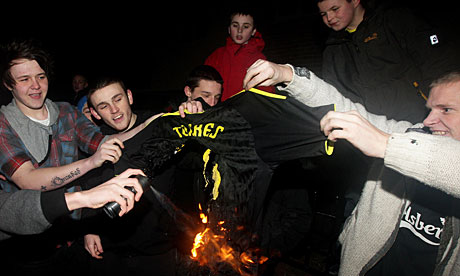 Some-Liverpool-fans-burn--007.jpg