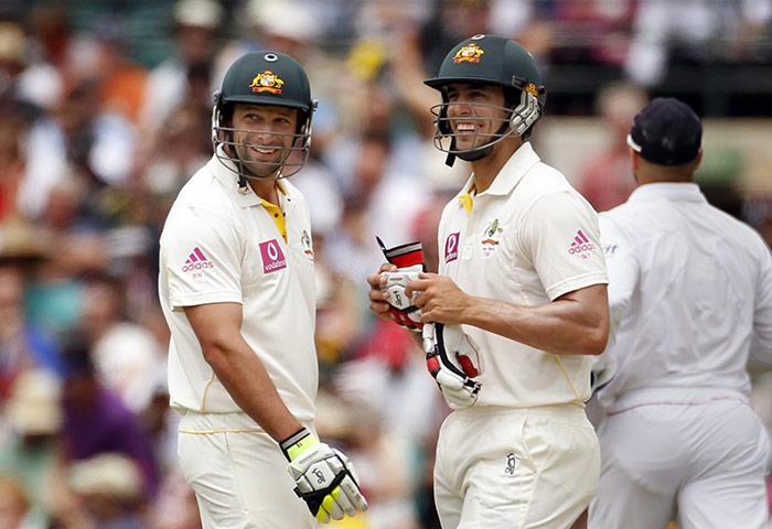 Ashes 2010: Hilfenhaus and Johnson talk mid-pitch 
