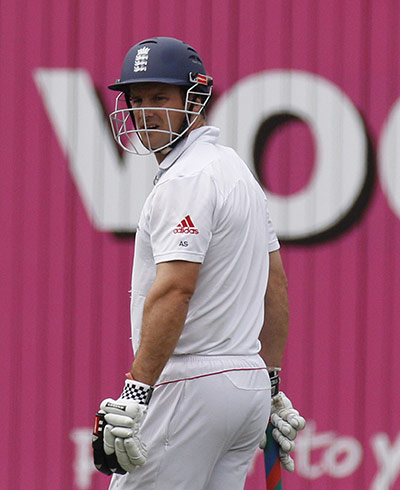 Ashes 2010: Andrew Strauss walks off