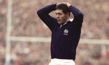 Gavin Hastings misses that kick