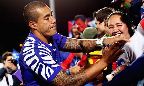 Tusi Pisi of Samoa signs autographs for the fans