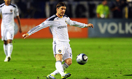 David Beckham plays a cross during LA Galaxy's MLS Final win over Houston at the Home Depot Center
