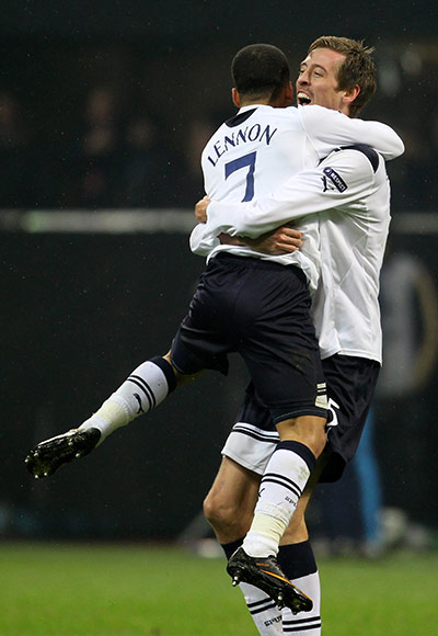 Milan v Spurs: Aaron Lennon celebrates with Peter Crouch