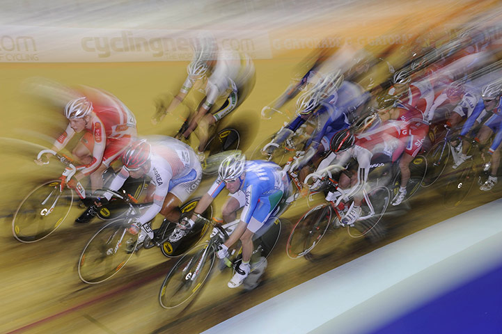 Cycling: Final race of Friday night, the mens omnium elimination race