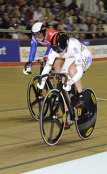 Cycling: Rebecca James loses to Victoria Pendleton in the womens sprint 1/4-finals