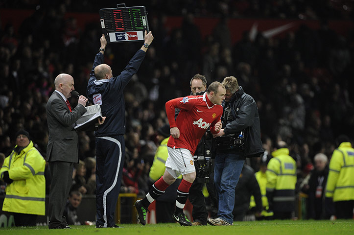 Man Utd v Crawley: Wayne Rooney comes on at half time