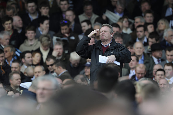 Cheltenham Day 1: A tic-tac man waves out the odds before the big race