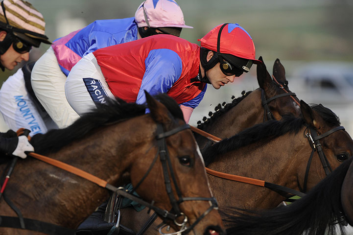 Cheltenham Day 1: Ruby Walsh is on 5/6 favourite Quevega in the 6th race