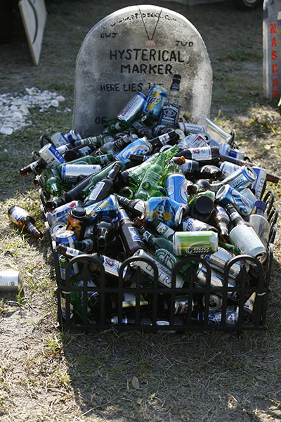 Sebring Race Gallery: Thirsty motor racing fans