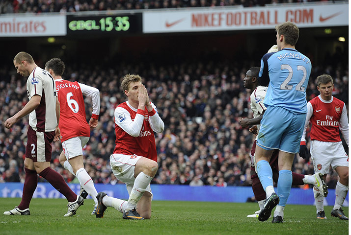 Arsenal v Sunderlan: Bendtner agonises after Mignolet saves his overhead