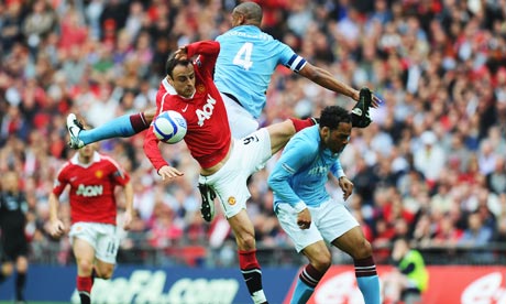 Berbatov challenges Kompany