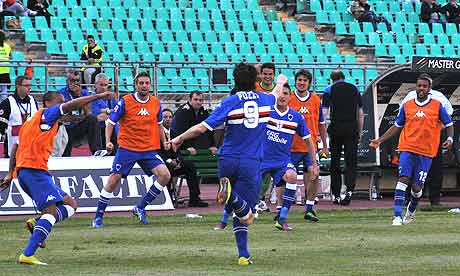Nicola Pozzi celebrates his goal for Sampdoria